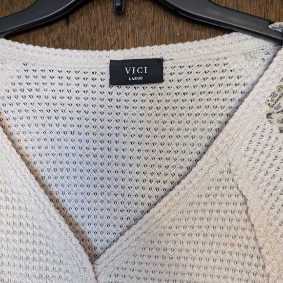 Women's waffle shirt with sheer sleeves - Picture 2 of 2